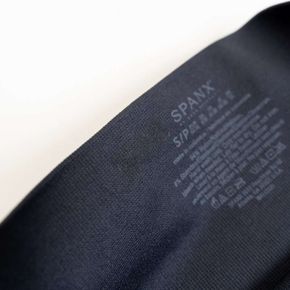 🚨 SPANX Black Camo Seamless Leggings 24" Look at Me Now - Picture 10 of 11